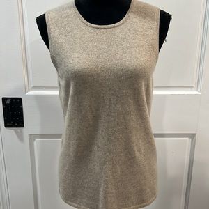 NWT Captive Cashmere size M sleeveless sweater excellent condition